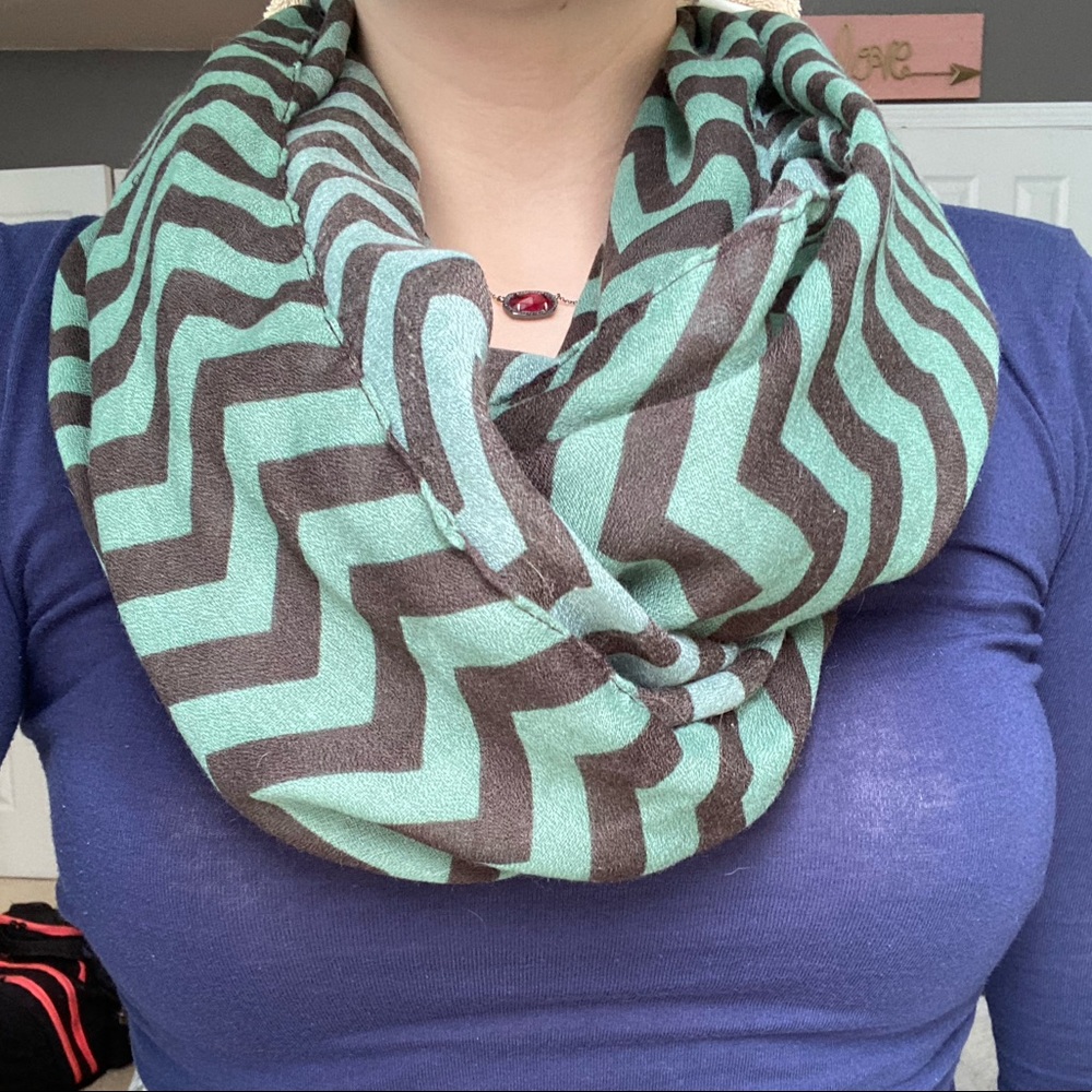 Light-weight Chevron Infinity Scarf - Picture 2 of 2